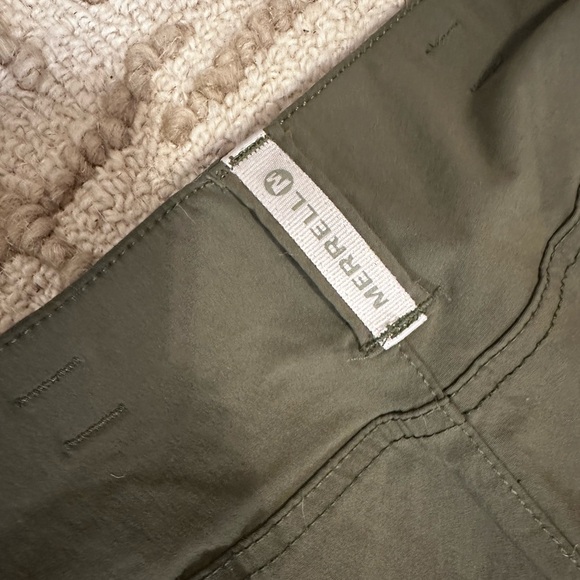 Women’s Merrill size 8, hiking pants in new condition olive color - Picture 11 of 11